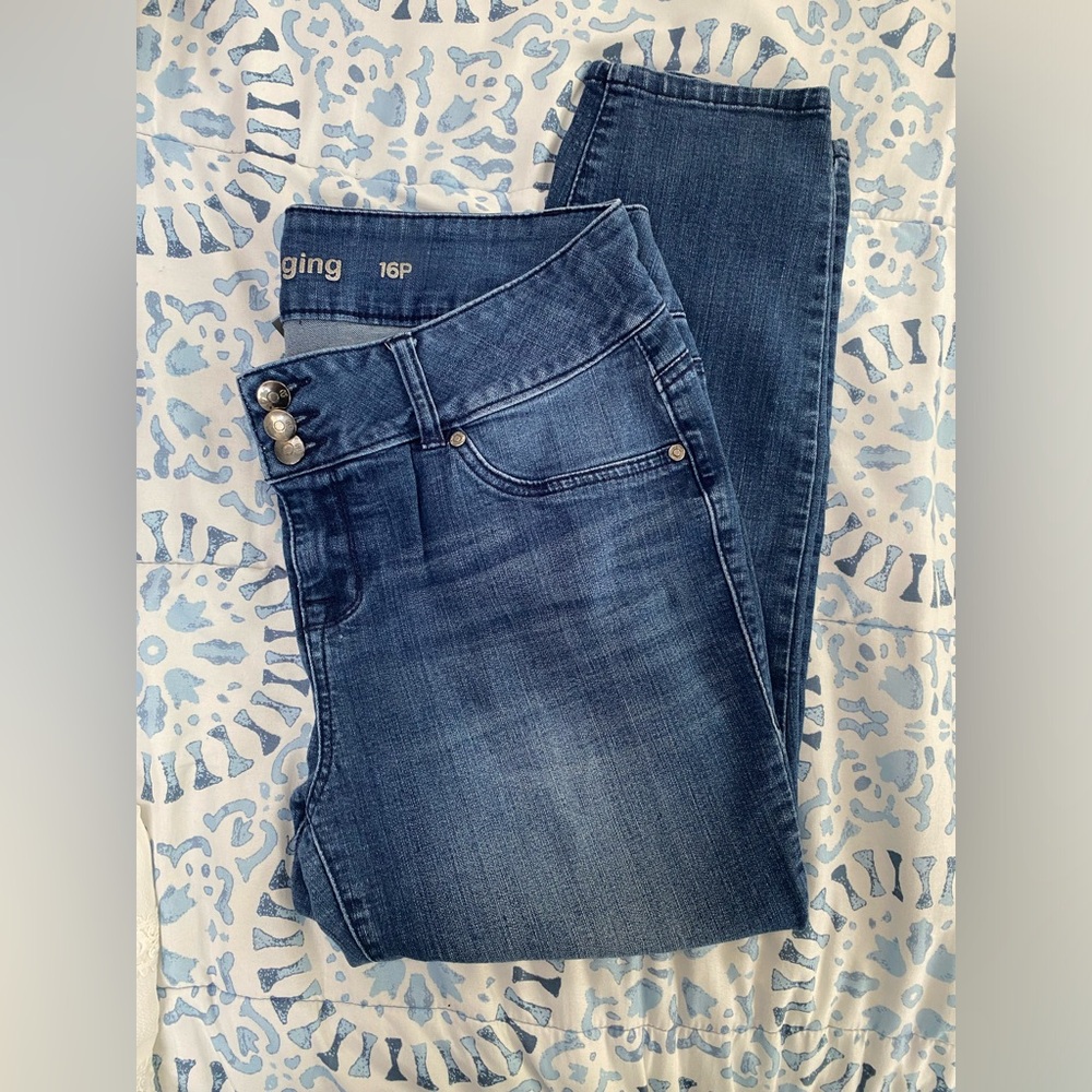 Avenue Denim Jegging Capri’s with real zipper and buttons